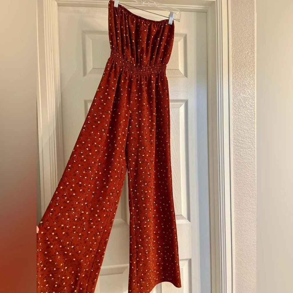 Forever 21 Rust Strapless Jumpsuit with Floral Pattern Size Small NWOT - Picture 2 of 8